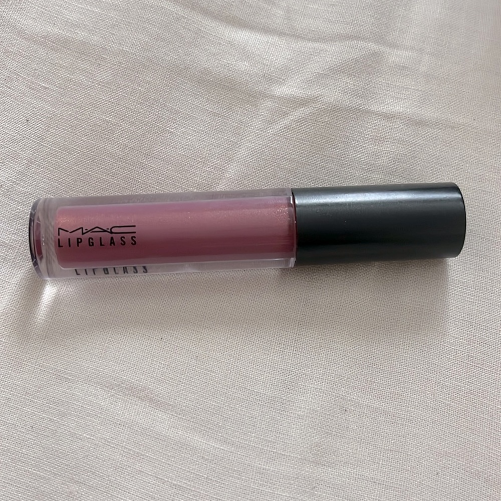 Mac Cosmetics glitter Lipglass color Love Child